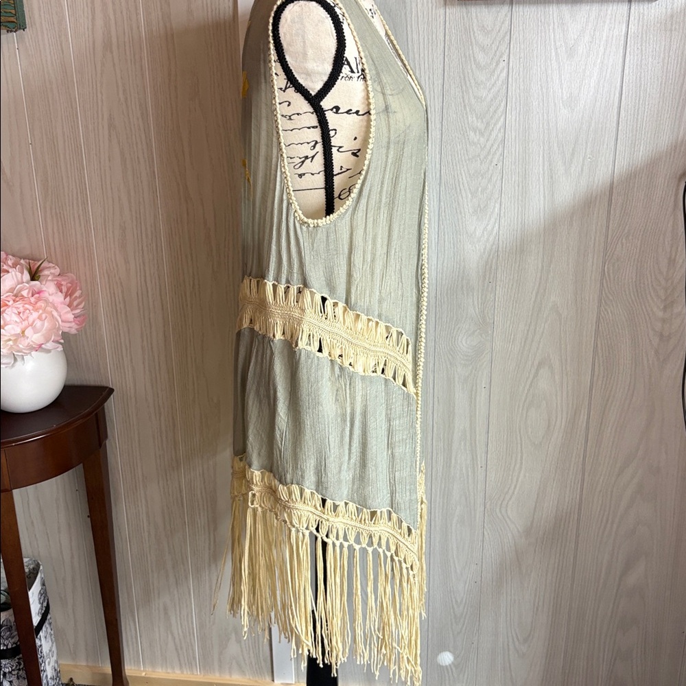Umgee Textured Knit Vest in Cream and Beige - Picture 5 of 7